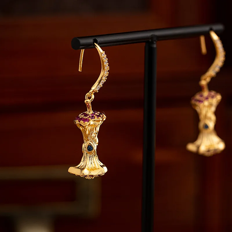 

Новые высококачественные модные нишевые дизайнерские универсальные серьги