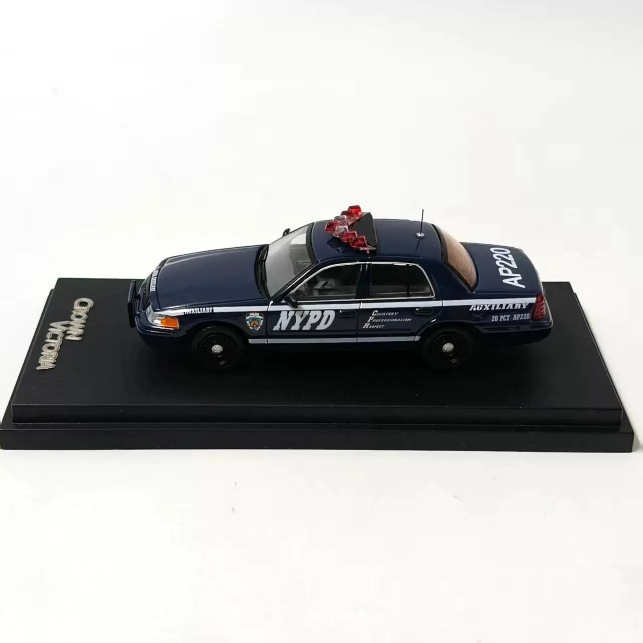 Diecast GOC 1:64 Scale Ford Victoria Crown NYPD Auxiliary Police Officer AP220 Alloy Car Model