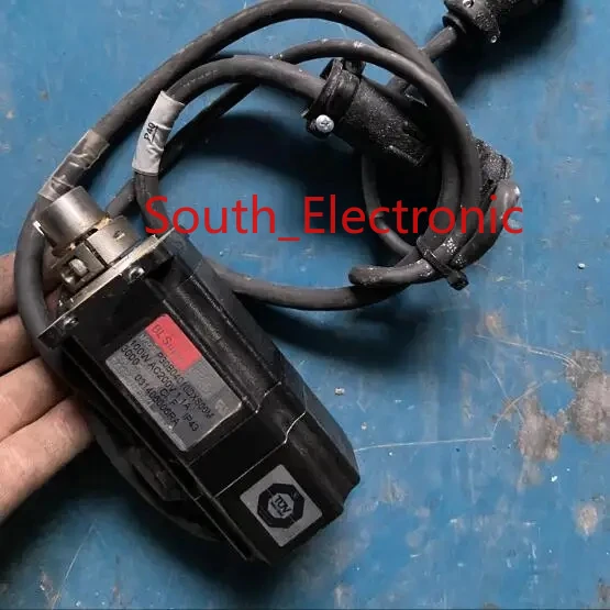 P30B04010DXS00M   servo motor    , In good working condition, free shipping   a