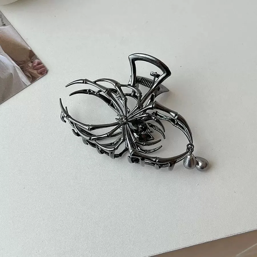 2025 Halloween Black Spider Hair Claw Clips with Pearl Charm Design,Metal Gothic Punk Hair Clips Strong Hold Hair Accessories - view 5