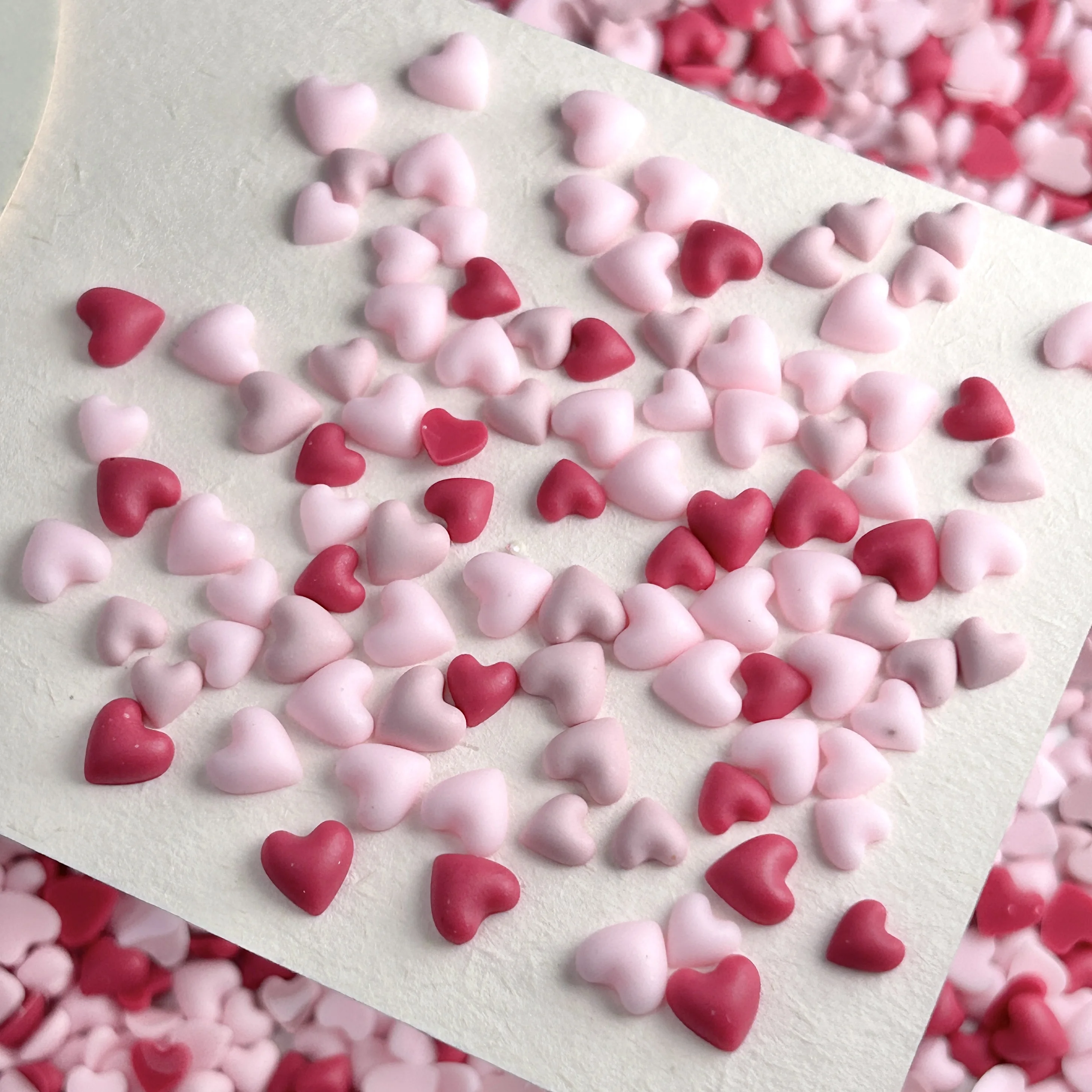 50 pz 3d minimalista dolce pesca cuore pendenti per unghie mini tricolore cuore a fondo piatto resina decorazioni per unghie disegni per unghie fai da te