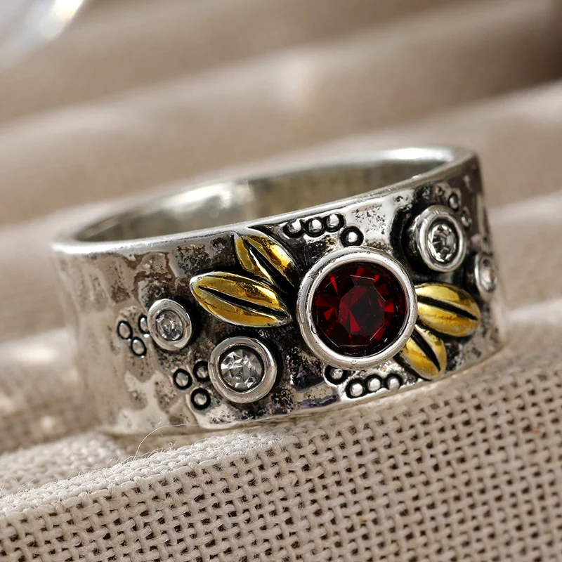 Ladies' Vintage Floral Pattern Wide Face Ring With Hammer Texture Synthetic Zircon Ring Daily Party Atmosphere Accessory