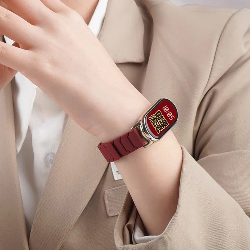 Силиконовый ремешок с магнитной петлей для Xiao Mi Band 9 8, спортивный браслет, двухцветный браслет для Xiao Mi Band 8 9, аксессуары Correa