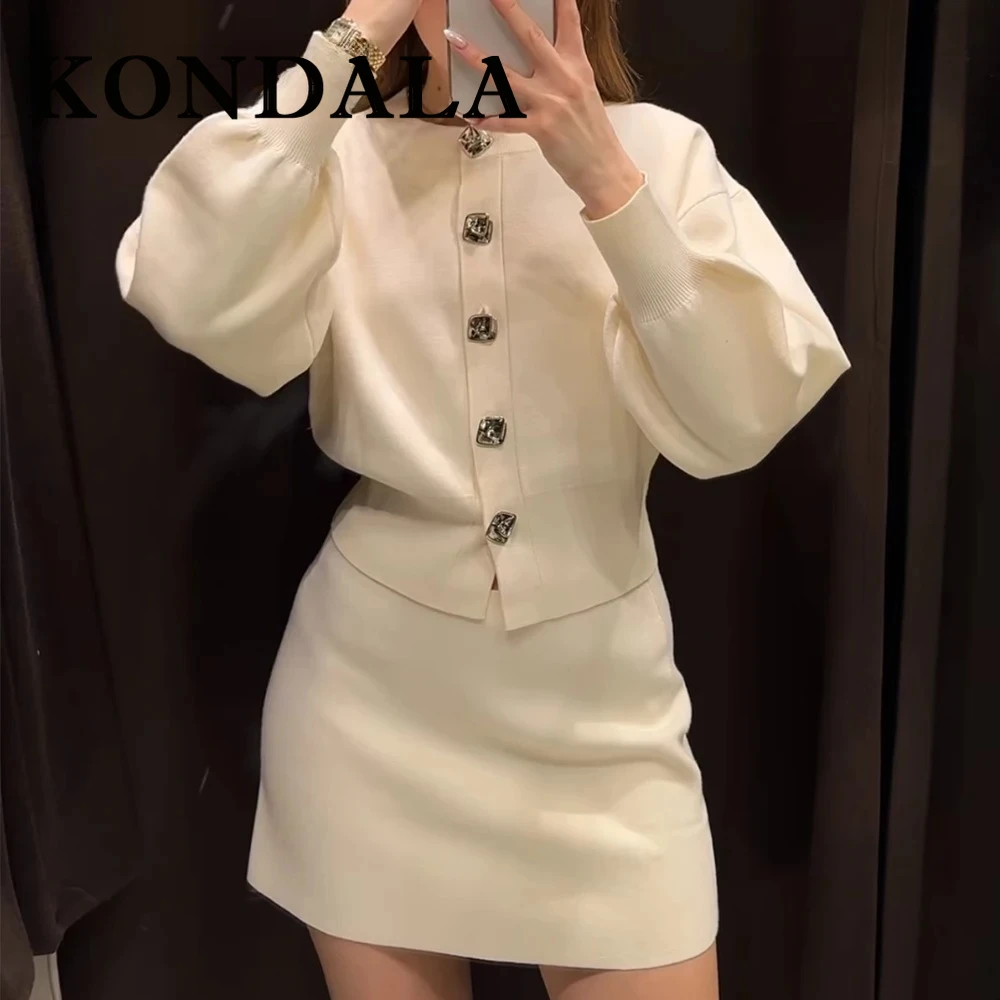 KONDALA أنيقة فاخرة أنيقة بدلة بيضاء زهرة أزرار ملابس متماسكة + مثير غمد تنورة صغيرة موضة 2025 ليلة مجموعات الربيع الحفلات
