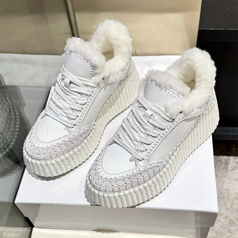 Nuevos zapatos informales de lana de alta calidad para mujer con suela gruesa de espuma de alta densidad de piel de vaca cómodos para invierno 25110906