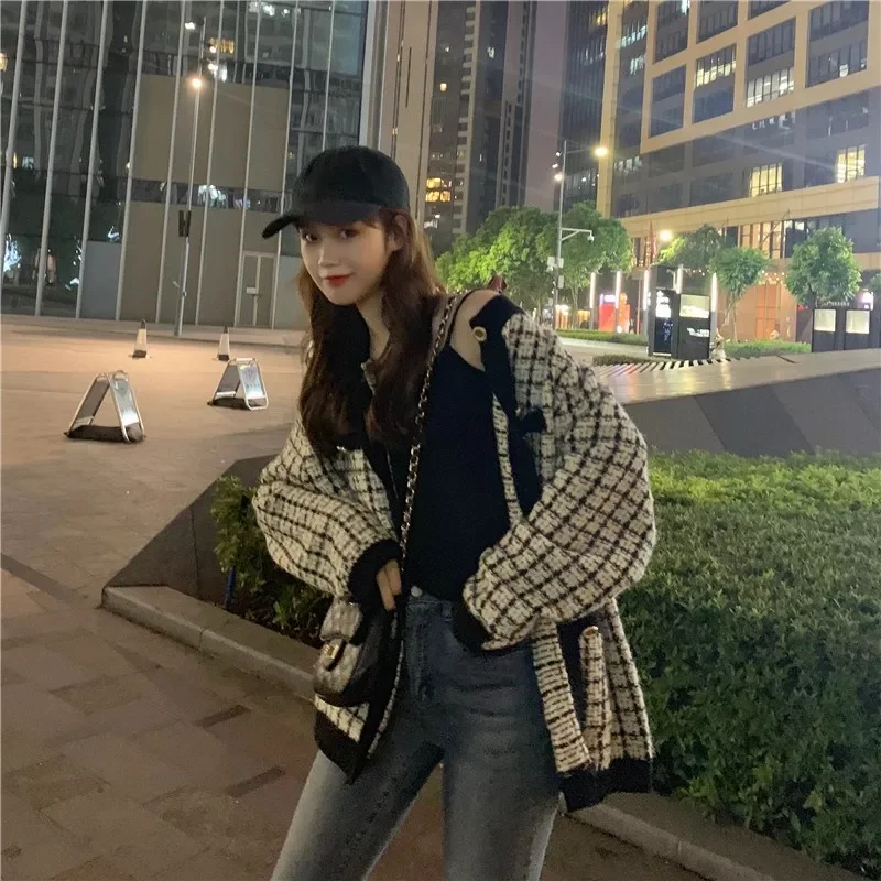 Plaid Jacket  Xiaoxiangfeng  New Graceful Sweater Over fit knit Outerwear Women Long Sleeve Cardigan Top 2024 Autumn and Winter