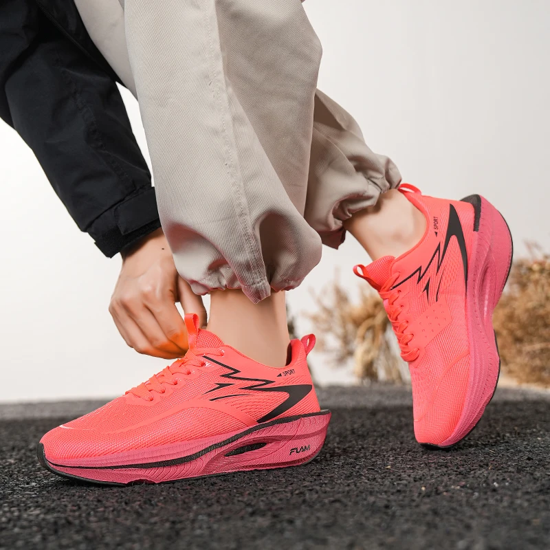 Herren-Freizeitsportschuhe, neue Rennschuhe mit Farbverlauf und Carbonplatte, atmungsaktive Fly-Knit-Mesh-Dämpfung, rutschfeste Schuhe für Herren und Damen, Outdoor-Sportschuhe für morgendliches Lauftraining. – Detail 11