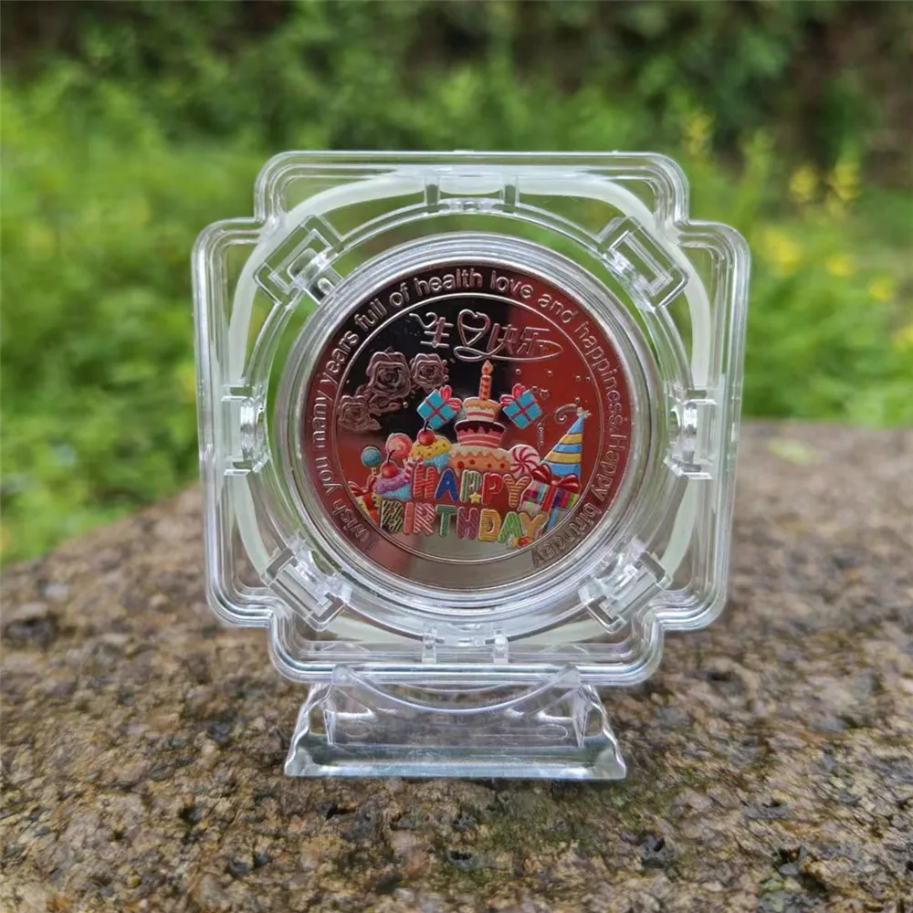 

Бесплатная гравировка имени, даты и пожеланий. Набор с люминесцентной подсветкой. Памятные монеты ко дню рождения. Позолоченный серебряный значок.