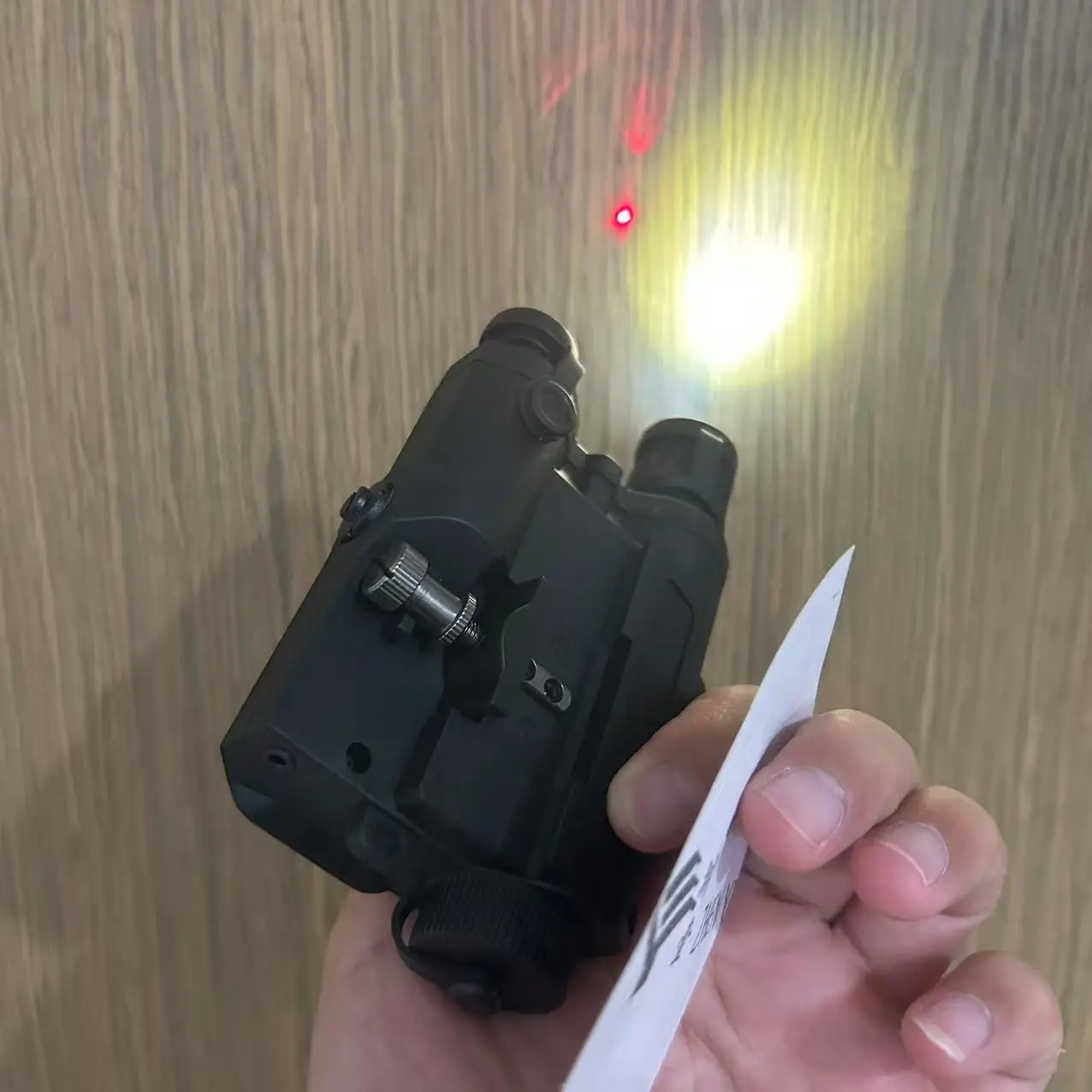 20mm 전술 PEQ15 레이저 더미 레이저 상자 사냥 Airsoft 무기 장식 상자 기능 없음 배터리 케이스 맞는 20mm 레일