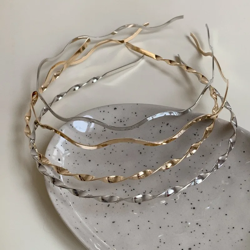 

Korean Retro Gold Thin Alloy Wave Headband Elegant Hair Hoop for Women Non Slip Comfort Fit Vintage Style Daily Wear Essential