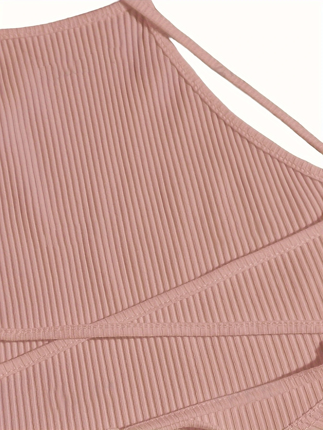 Elegantes Slingback-Oberteil aus Baumwollstrick mit überkreuzter Rückenbindung – schickes, bequemes T-Shirt und vielseitig einsetzbar – Detail 8