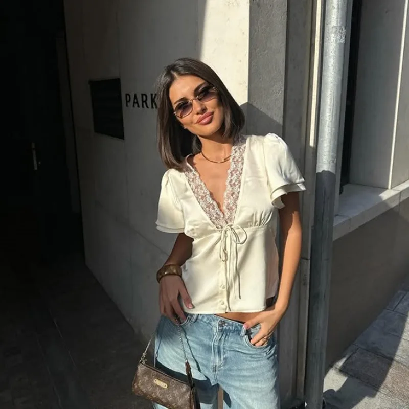 

FRAYA LAB Кружевные лоскутные однотонные топы с короткими рукавами для женщин с v-образным вырезом, модные футболки, женские сексуальные клубные футболки, элегантные повседневные