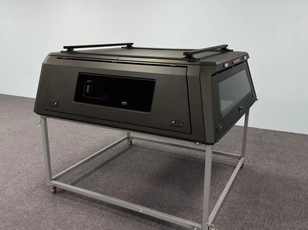 

stlf 4x4 Waterproof Aluminum Alloy Steel Truck Canopy Hardtop Topper with Rack for Pickup Camper 5.8FT 6.5FT