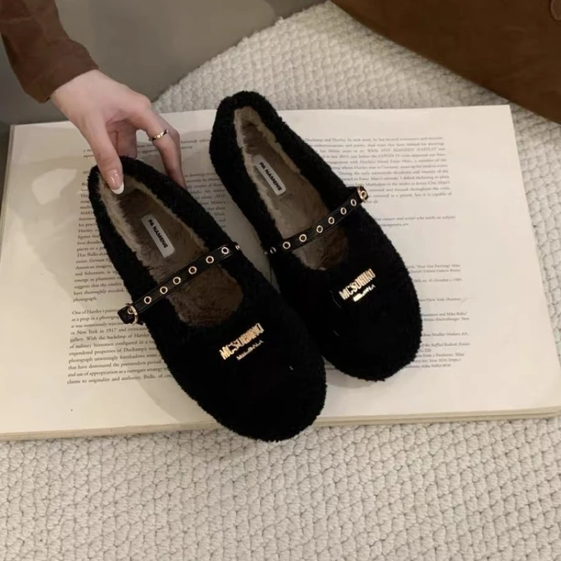 أحذية الخريف أحذية رياضية نسائية غير رسمية الفم الضحلة 2025 موضة المرأة المتسكعون الفراء الشقق شتاء خريف جديد موديس فستان الضحلة مو