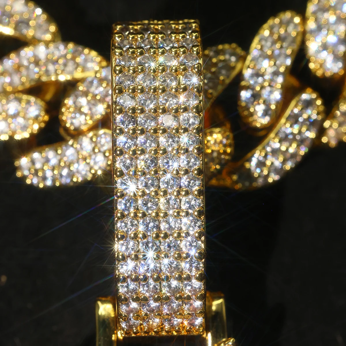 Iced Flaming Red Eye Skull Pendant 18K Gold Plated Cubic Zirconia Hip Hop Charm Zircon Fire Skull Jewelry for Rappers Fearless Punk Street Skeleton Accessory Gold Bling Pendant for Club Rap Fans Necklace Fine Jewelry Gifts for Rapper Men Boy Friends