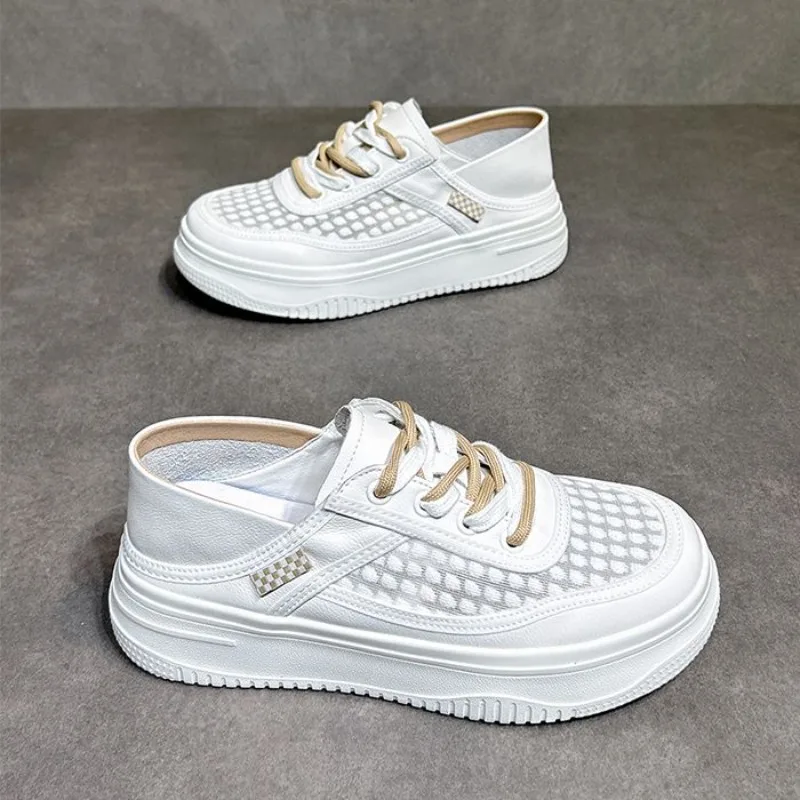 أحذية رياضية نسائية شبكية بيضاء 2025 تصميم صيفي جديد قابل للتنفس كاجوال عصري متعدد الاستخدامات برباط علوي نعل سميك للنساء #2