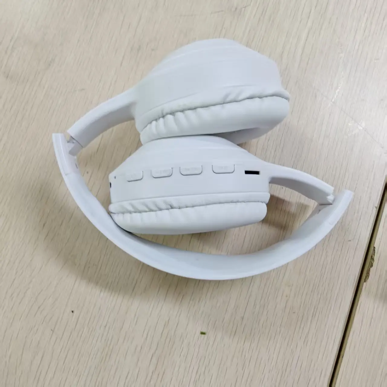 

Fenius Hvala Bosnal Lightweight Over-Ear Headphones - Wireless Bluetooth, 40H Playtime, Foldable & Soft Memory Protein Ear Pads