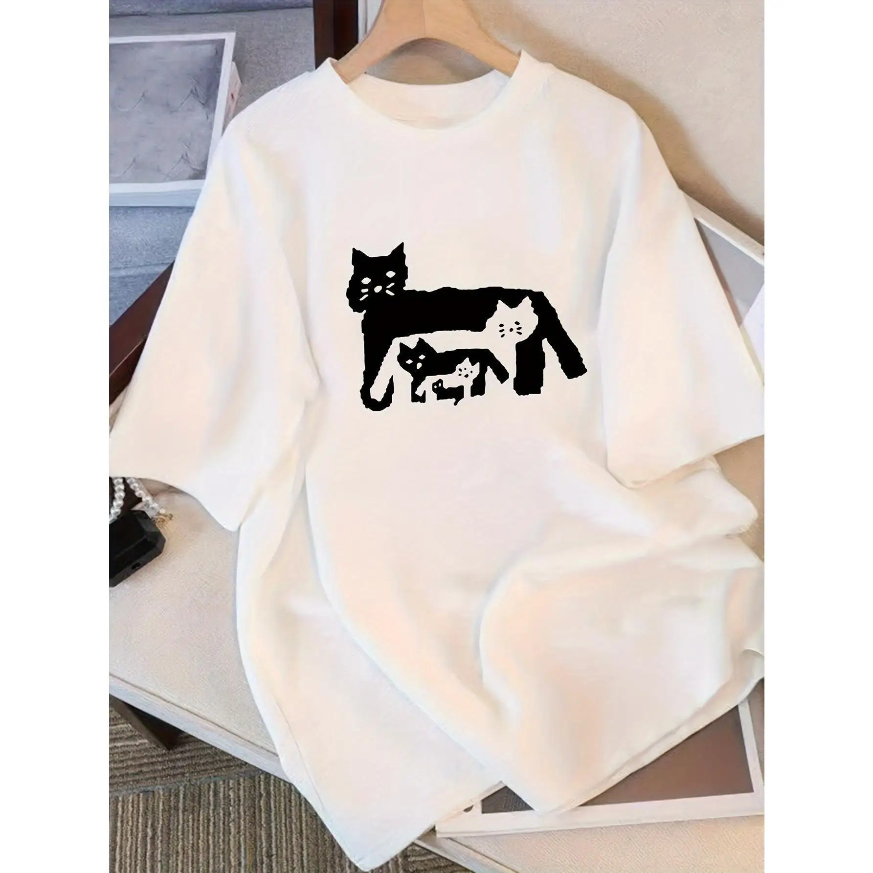 

Women's Casual Cat Print T-Shirt - Short Sleeve Loose Fit Asymmetrical Design, Breathable Summer Top with Round Neck, Machine