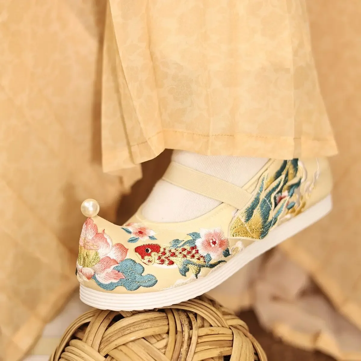 

Women's Antique Embroidered Hanfu Raised Fabric Shoes Flat Heels Hanfu 4cm Heel Platform Shoes Ancient Style Shoes