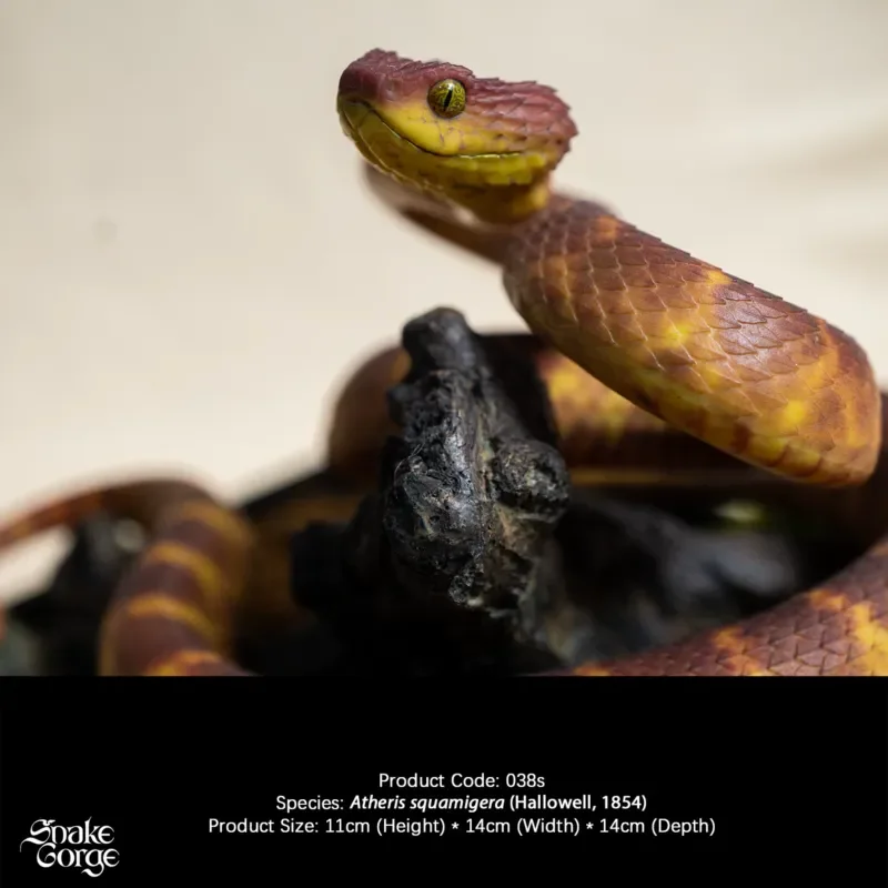 Micro Landscape Red Scale Tree Viper Model Miniature Animal Figure Indoor Tabletop Decoration Realistic Snake Statue Resin Model