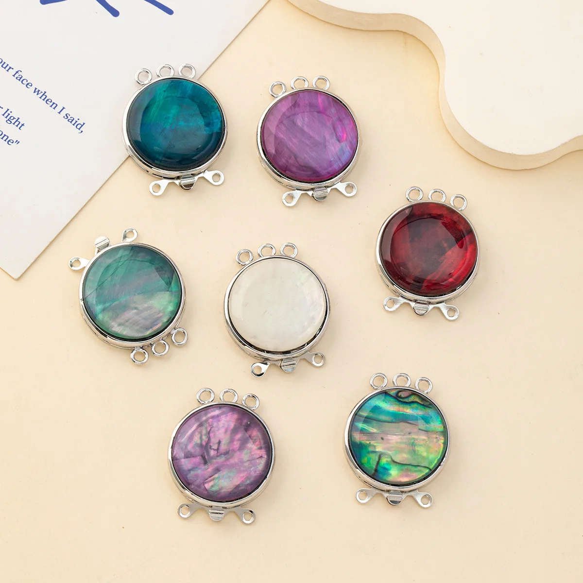 Influencer mainstream Hand-woven bracelets available DIY Three-row shell buttons Abalone shell powder