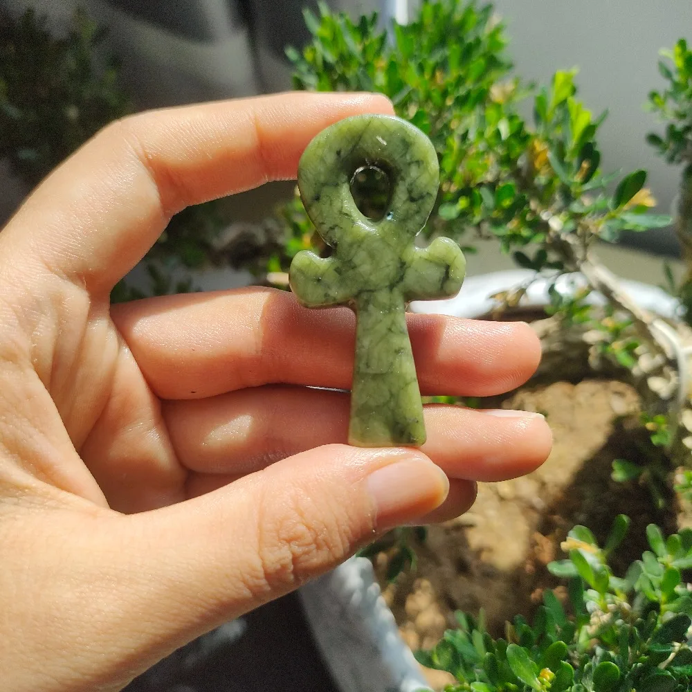 Natural Crystal Serpentine Anka Statue Loose Gemstones Suitable for Home Decoration and Gift Giving Decorative Stone