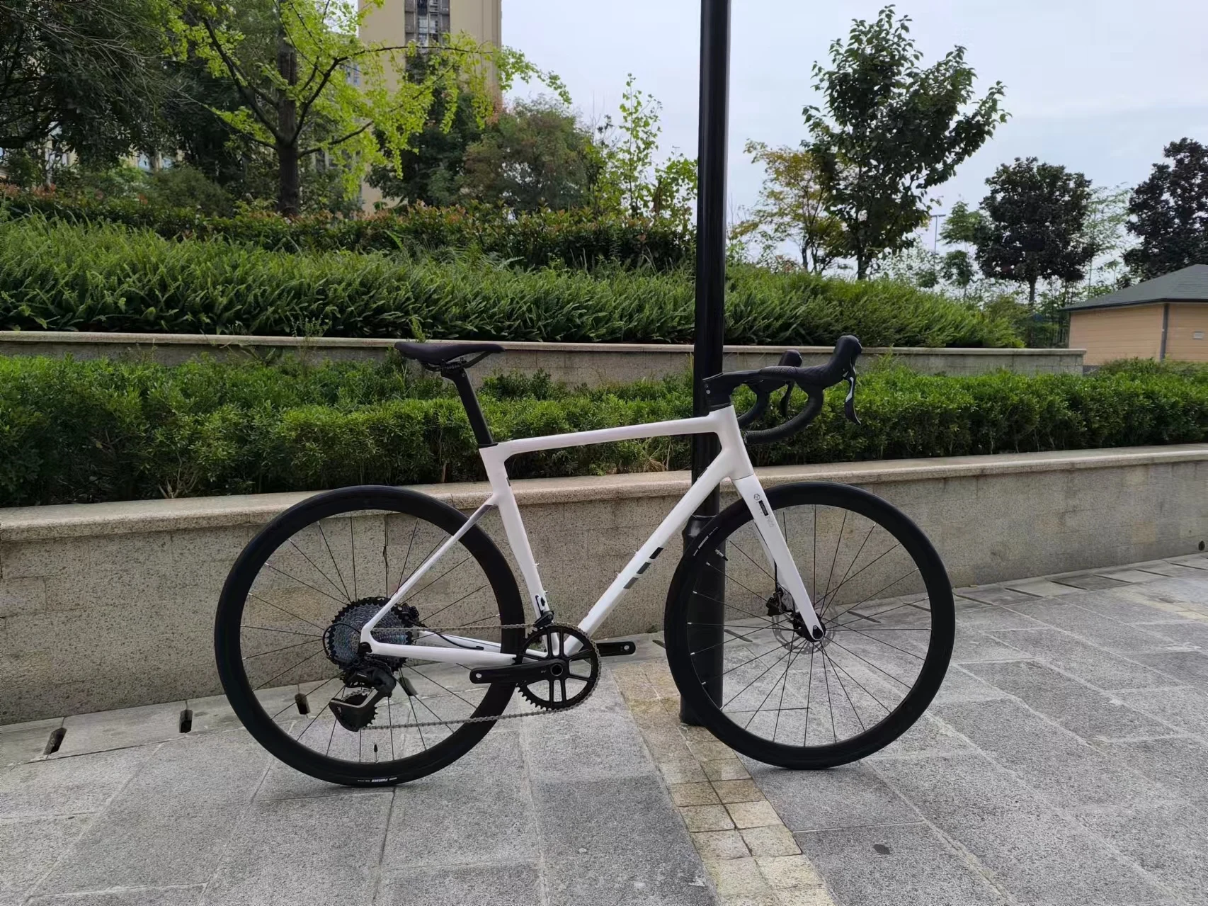 

TWITTER Ultralight C6 105R7120-24s RS-13s Full internal wiring Oil Disc Brake aluminum alloy road bike 700*28c bicicleta bicycle