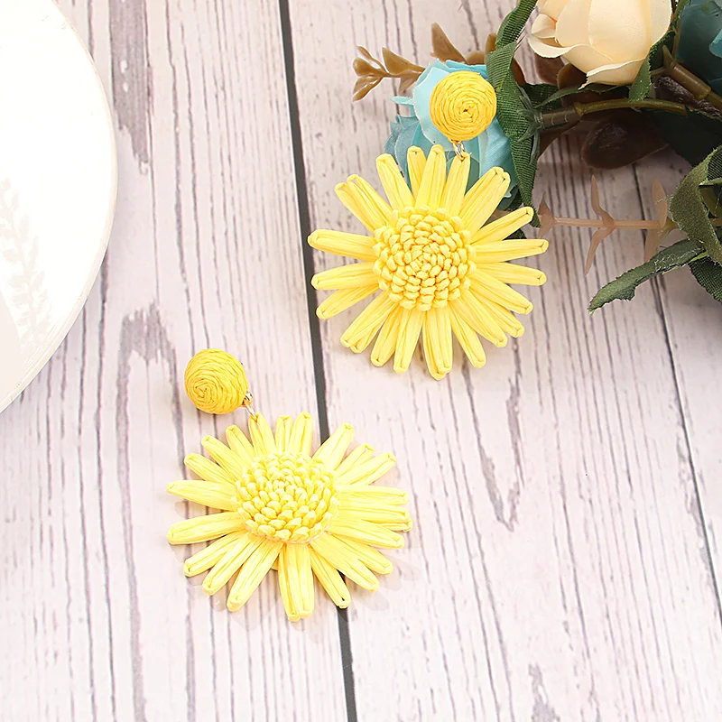Bohemian Handmade Raffia Earrings Sweet Daisy Flower Drop Earrings  Summer Ethnic Beach Earrings Gifts Vacation Party Jewelry