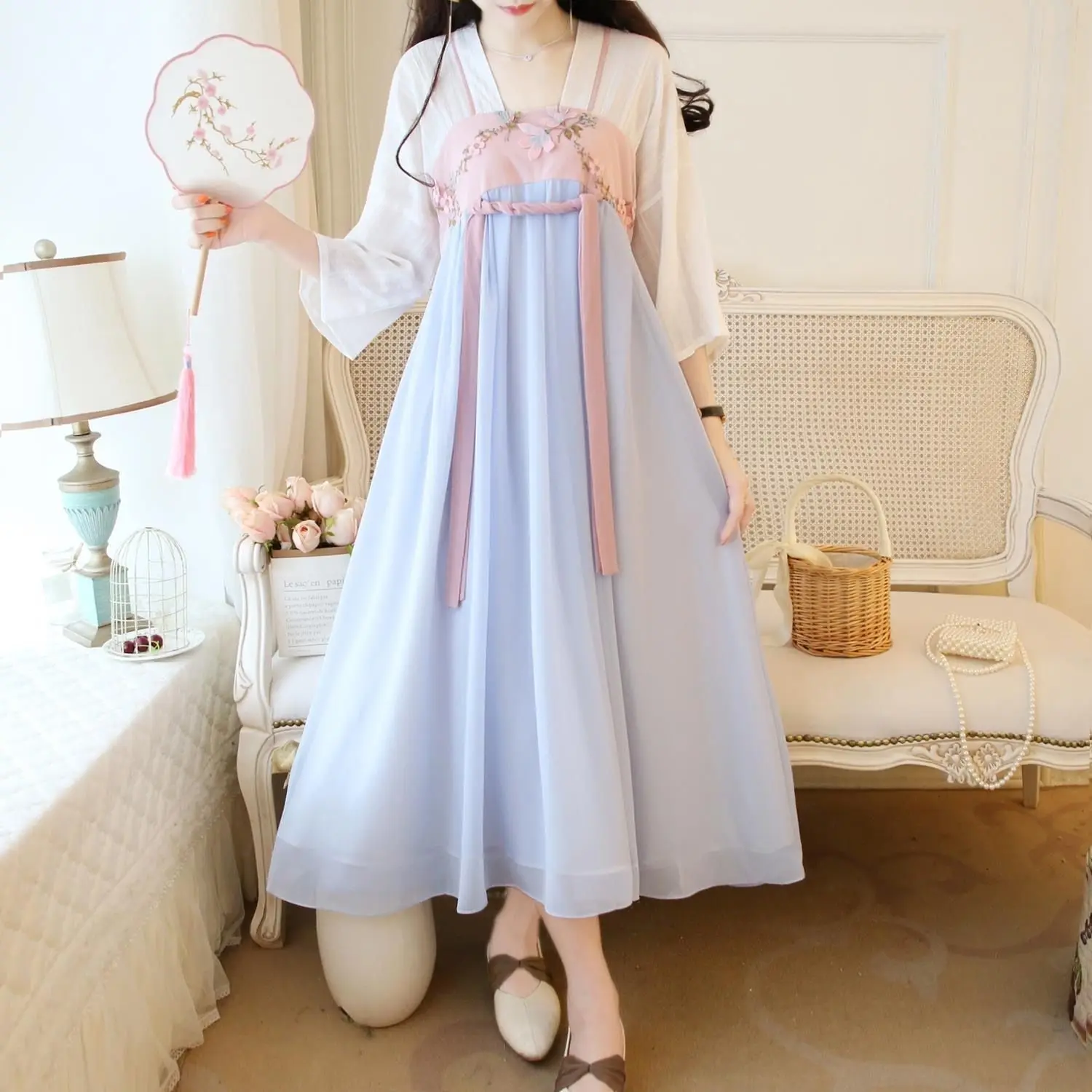 伝統的な中国服女性の漢服ドレス夏の新しいスタイル刺繍古代スタイルの妖精ミッドスリーブシフォン