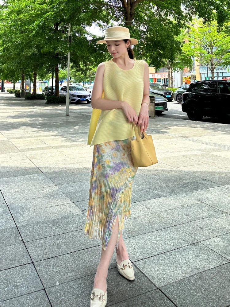 

Fluorescent Yellow Floral Lace Skirt Set Women's Summer Fashion Casual Breathable Polyester round Neck Sleeve Regular Length