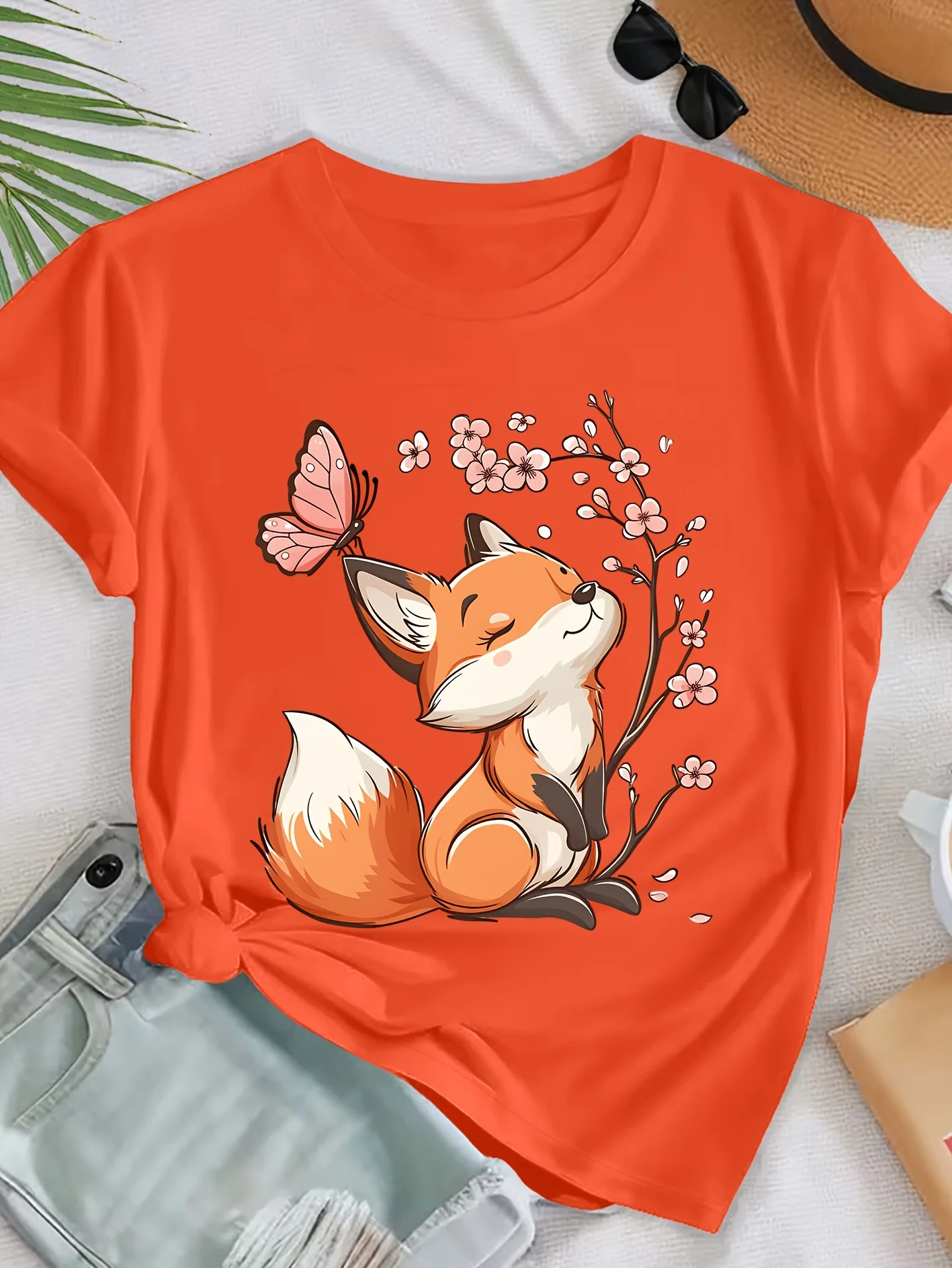 The Fox Smells The Fragrance of Flowers Under The Cherry Blossom Tree. The Printed Design Is Elegant for Women  New T-shirt