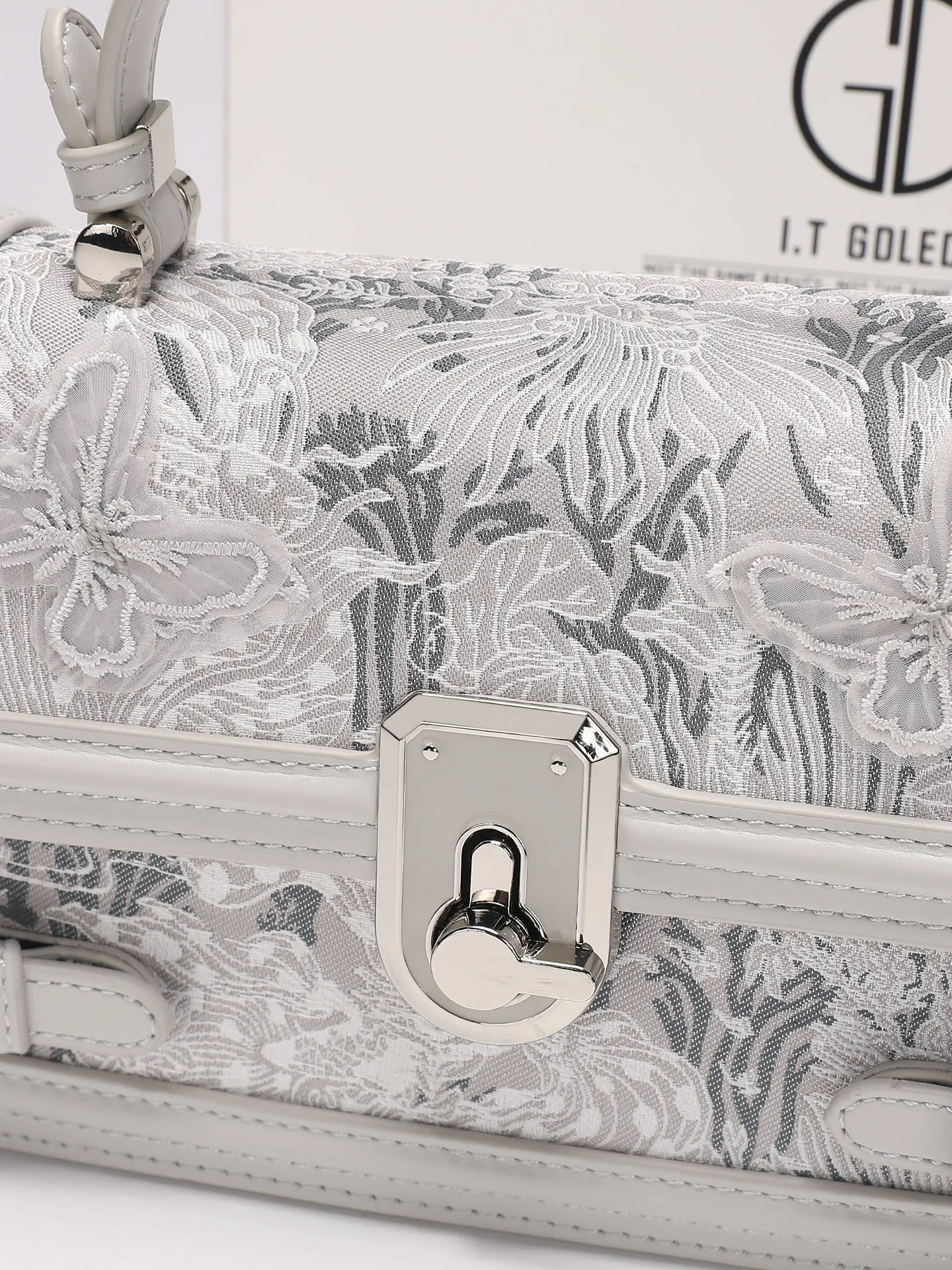 Elegant and Luxury Handheld Square Bag with Exquisite Embroidery and Beautiful Lace Butterfly 2026 Women Versatile Crossbody Bag