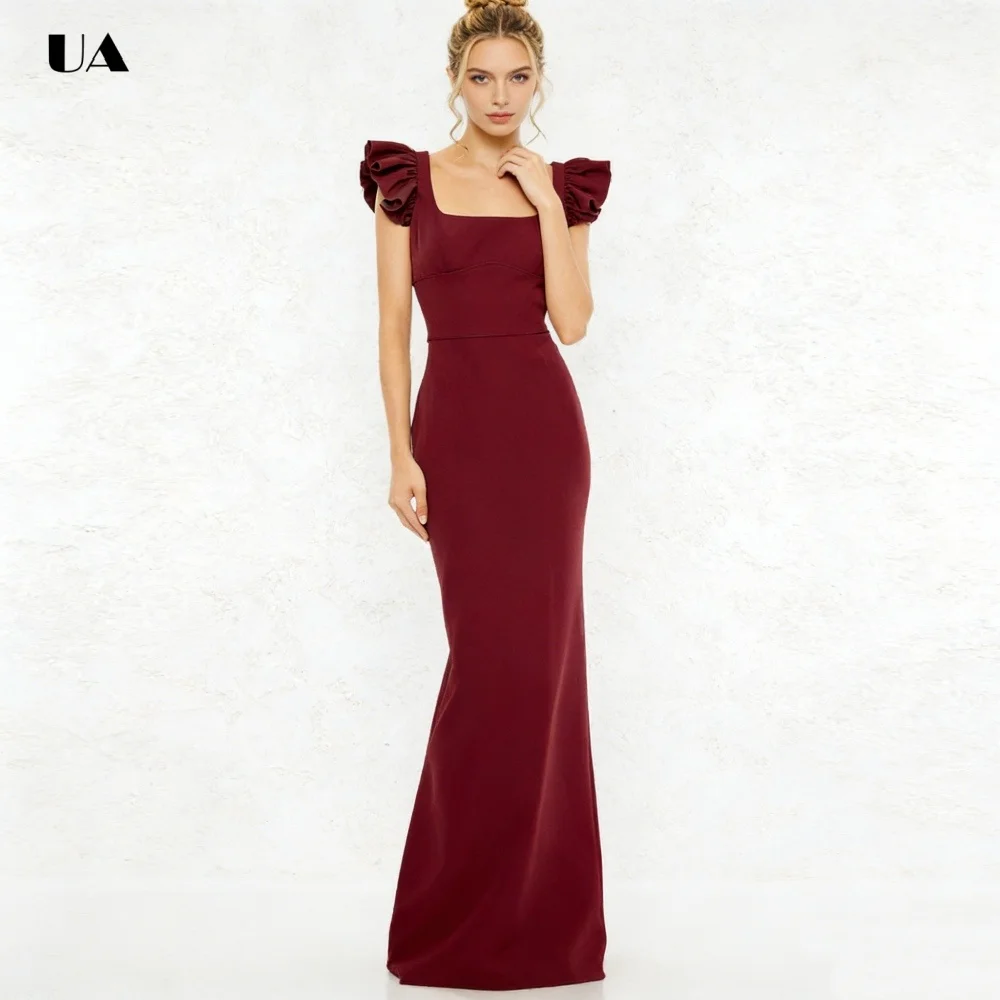 Elegancka suknia wieczorowa typu column z falującymi rękawami, sukienka wieczorowa z kwadratowym dekoltem i odkrytymi plecami, klasyczna suknia na przyjęcie szyta na miarę.