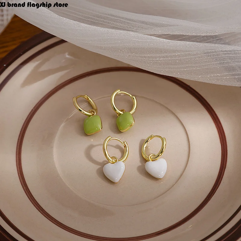 

2024 Summer Morandi Color Small and Exquisite Earrings French Classic Romantic Versatile Beauty High End Earrings vestidos party