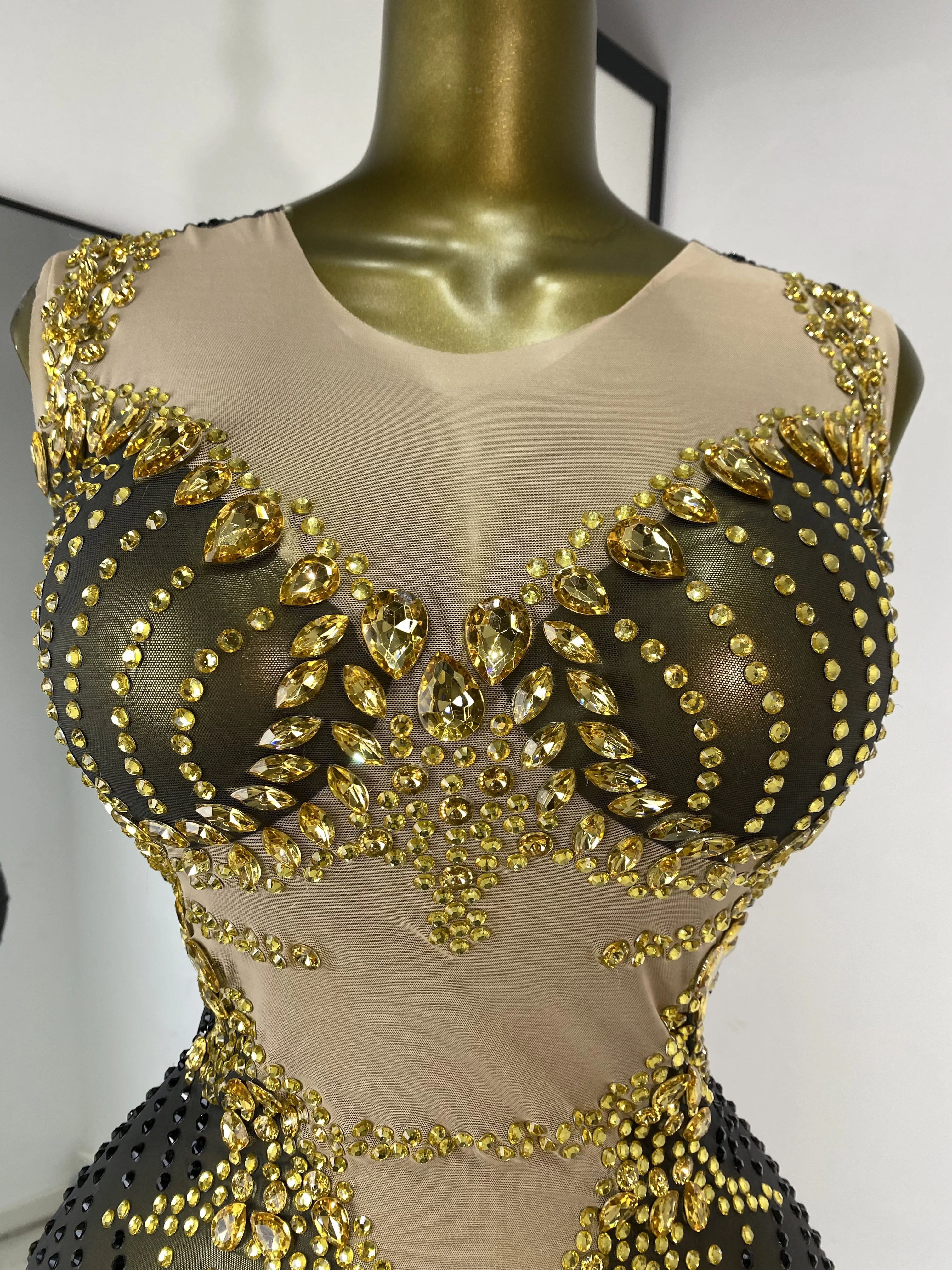 Damska Luksusowa Złota Sukienka Mini Bodycon z Siateczki, Ozdobiona Cyrkoniami, Wysoka Elastyczność, Seksowna, Prześwitująca, Wieczorowa, Klubowa, na Imprezę, do Nocnego Baru