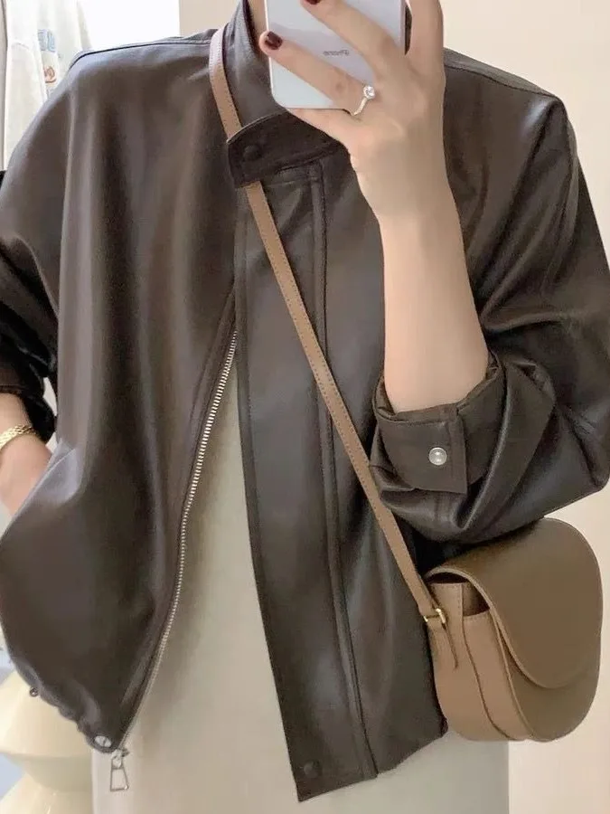 レトロなレッドブラウンレザーのスタンドカラーバイカーベスト、レディーススイートクールトップ、春秋PUレザーコート