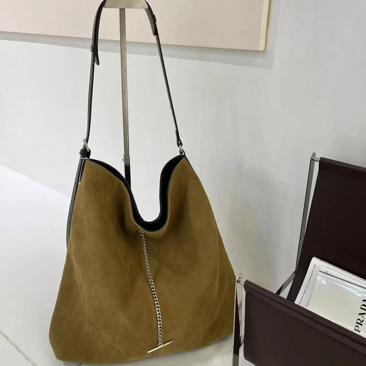 

Suede spliced cowhide women's underarm bag 2025 new design bamboo buckle vintage large capacity single-shoulder crossbody bag