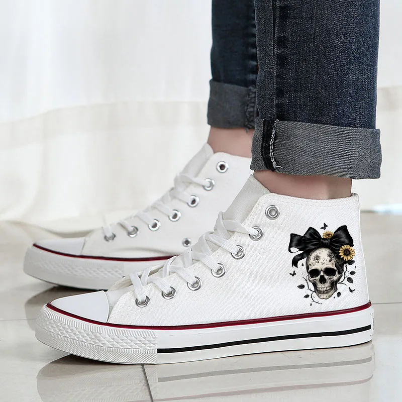 2025 Grils حذاء قماش HelloKitty دونالد ديزي داك المرأة حجم كبير منخفضة أعلى طالب زوجين رجل الشقق أحذية رجالي Tenis