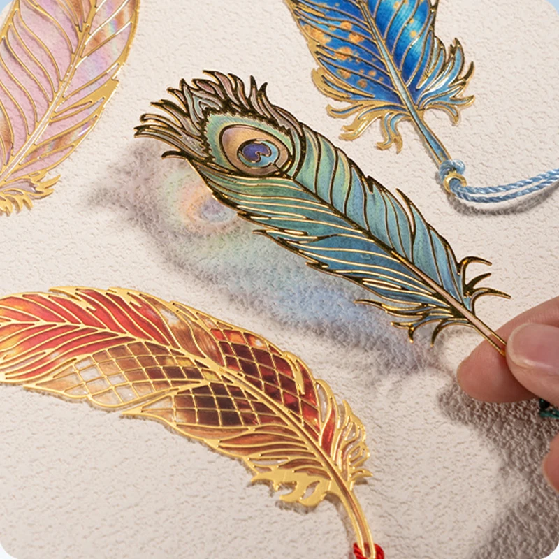 

Vintage Laser-Cut Peacock Feather Bookmark Prismatic Light Effect Metal Decorative Gift for Book Lovers Reading Accessories New