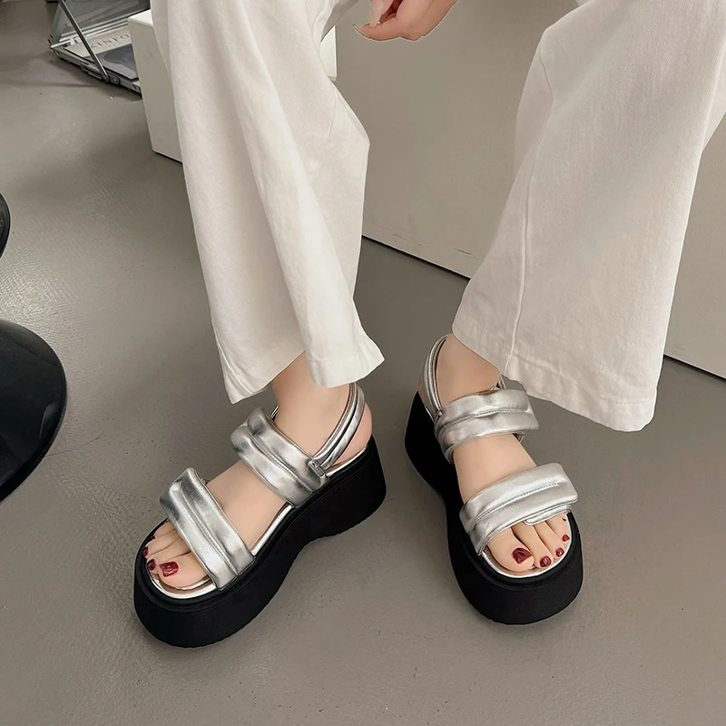 Korean Female Version Versatile Thick Sole Sponge Cake Shoes 2024 Summer New Ladies Silver One Line Sandals Women\'s Roman Shoes