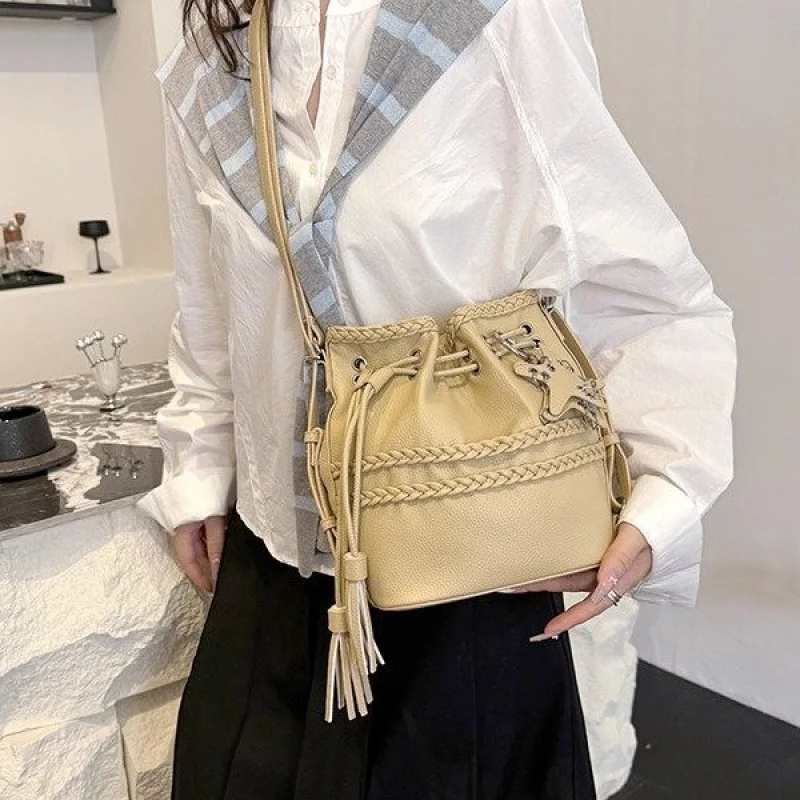

Fashionable Ladies Messenger Bag Made Of Premium Leather Boasting Classic Paris Style And High-End Vintage Commuter Design​