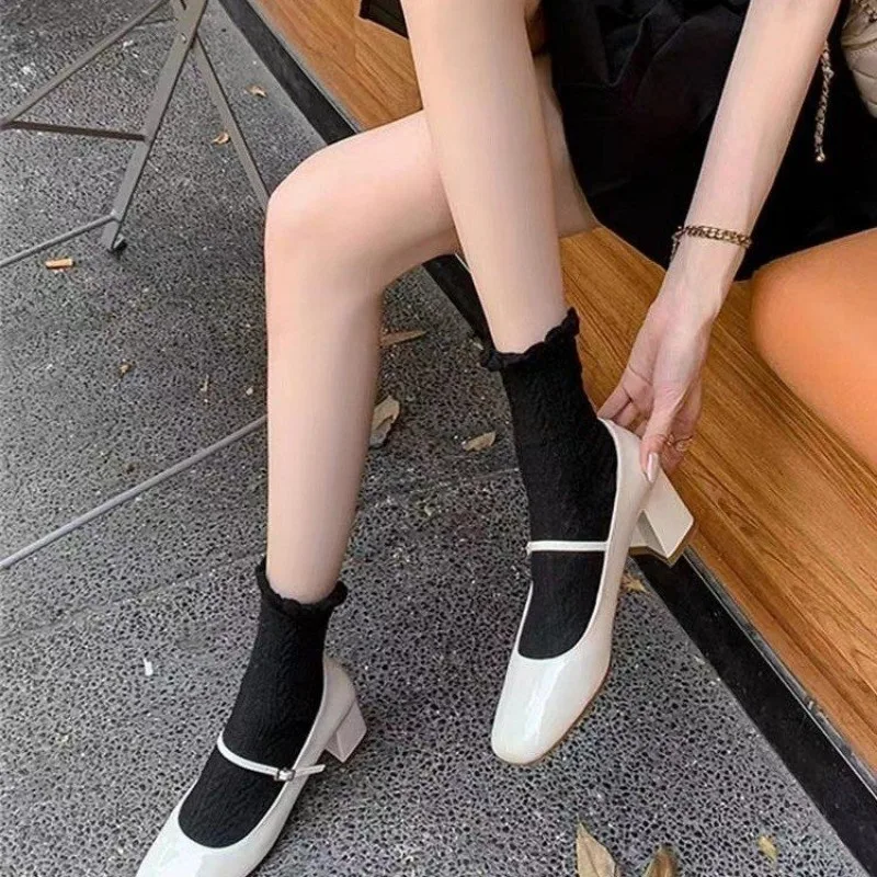 2024 Designers Women Silver Heels Mary Jane Shoes Shallow One Line Buckle Thick Heel Ladies Dress Elegant Fashion Pumps Summer