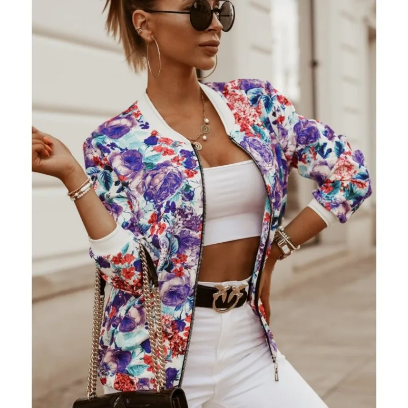 Nowa kolekcja jesień-zima 2025: dopasowana, krótka kurtka z długim rękawem i nadrukiem, płaszczyk damski.