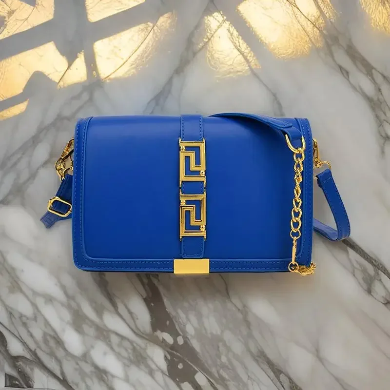 حقيبة حمل كلاسيكية مصممة - متسوق ذو سعة كبيرة مع جلد عصري بلون سادة وشعار باريس البسيط