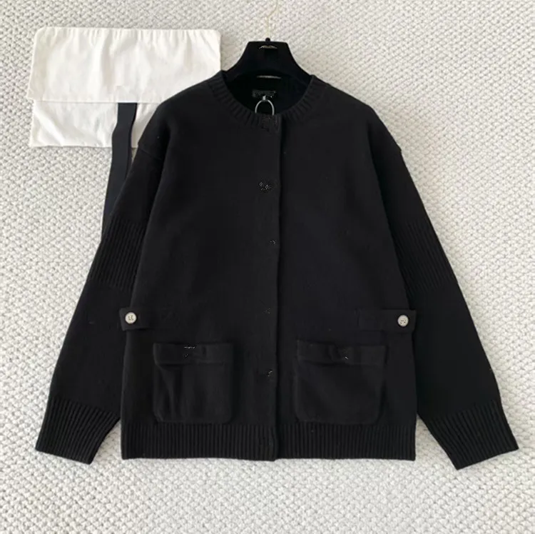 

Женская одежда в европейском стиле по индивидуальному заказу, зима 2026, новый стиль, кашемировый вязаный свитер с длинными рукавами и одной пуговицей, кардиган