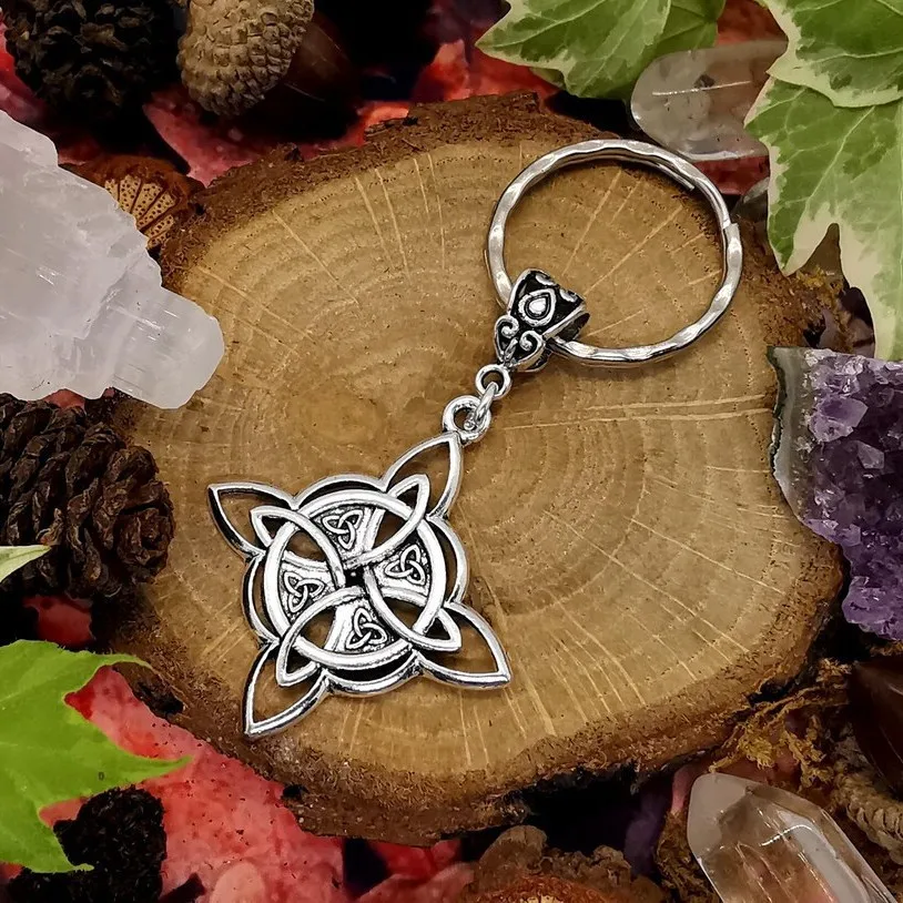 Gothic Witch Knot Keychain Celtic Knot Pendant Key Chains Good Luck Triquetra Trinity Wiccan Jewelry Gift for Women and Men