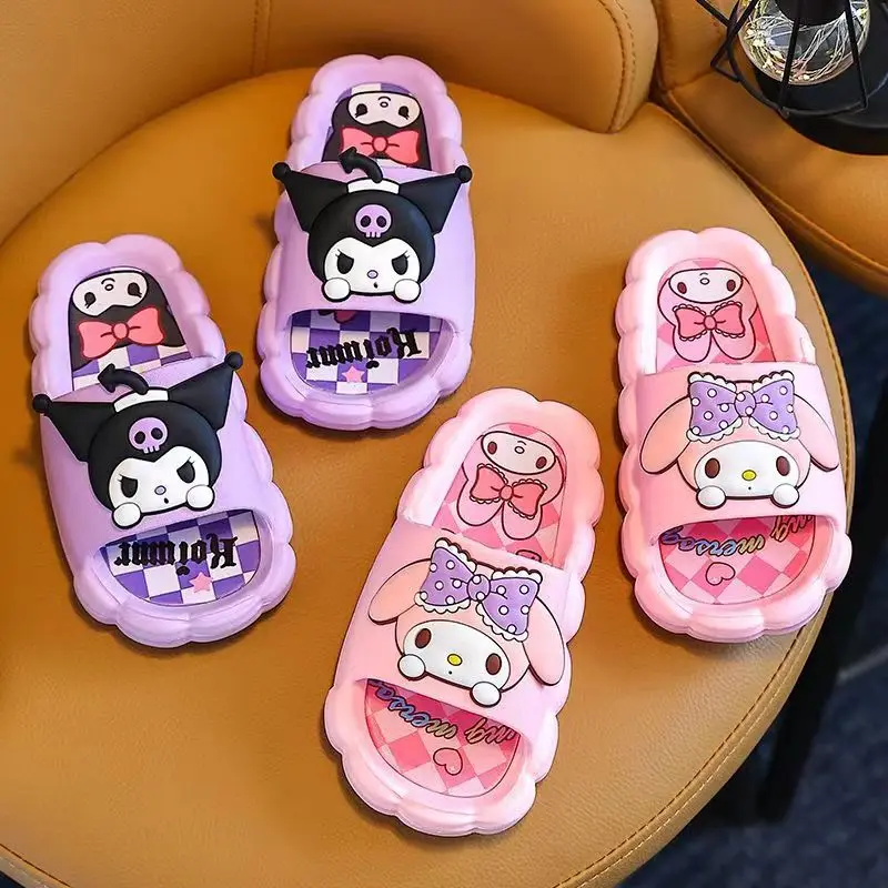 Nowe kapcie dziecięce Sanrio Kuromi letni styl księżniczki uroczy kreskówkowy kryty dom antypoślizgowy można nosić na zewnątrz sandały kawaii