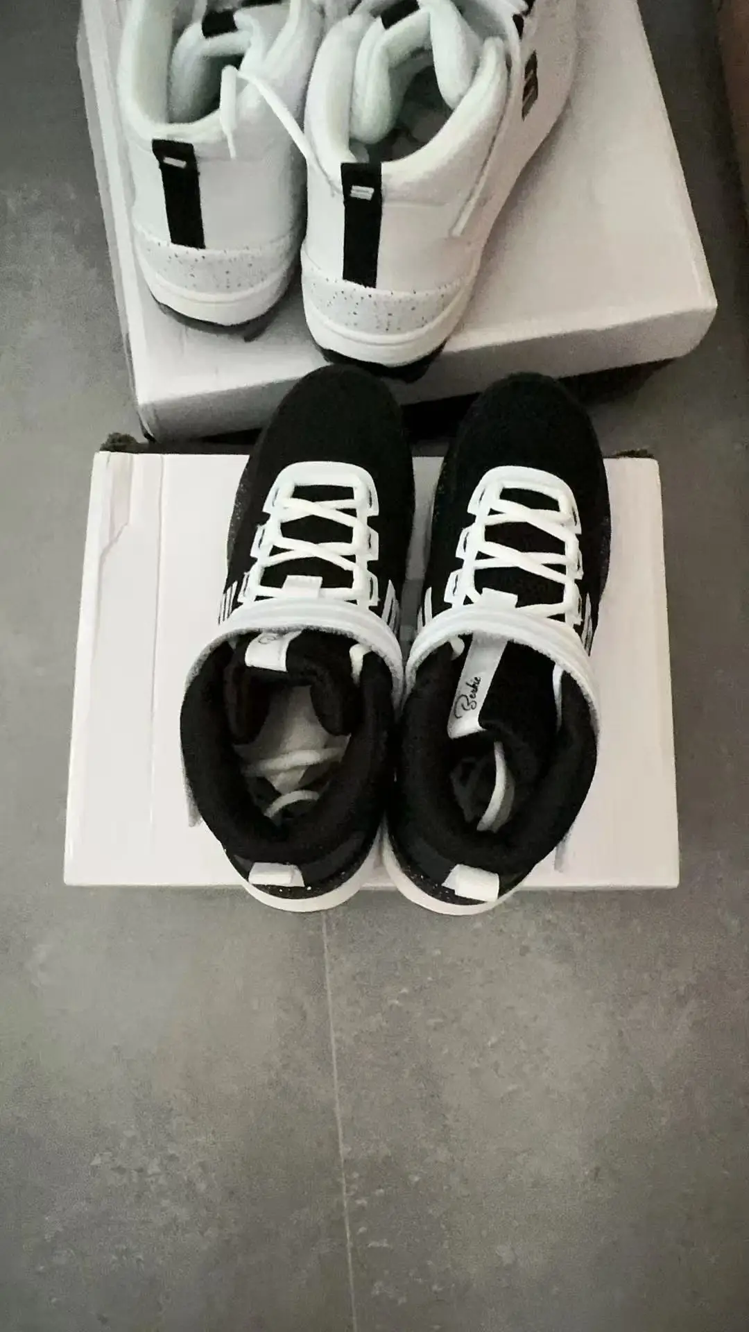 2025 High Quality Abrasion Resistant Table Tennis Shoes Unisex Anti Slip Tennis Shoes Sneakers Baseball Shoes
