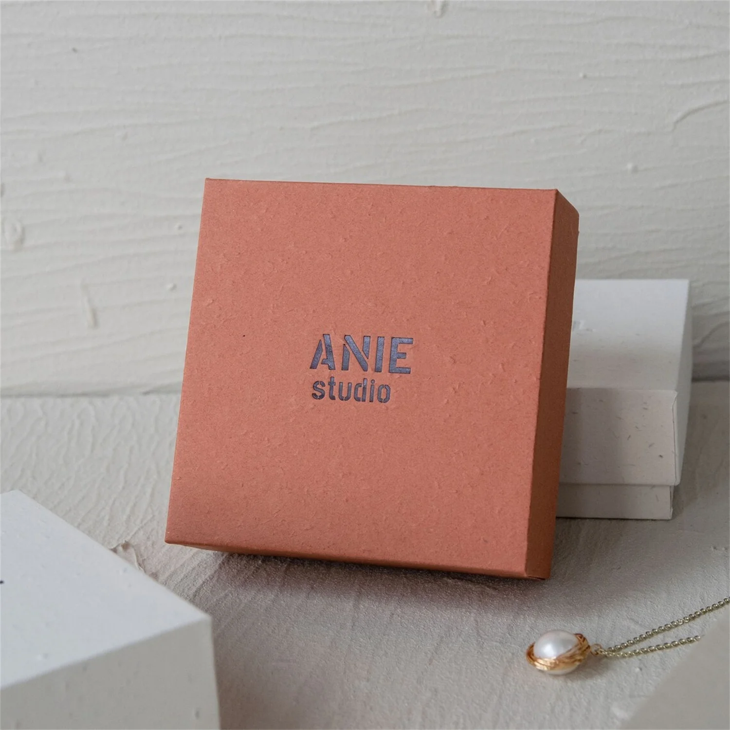 

50pcs 9*9*3.5cm paper box custom jewelry box personalized logo necklace earrings ring jewelry packaging pumpkin red