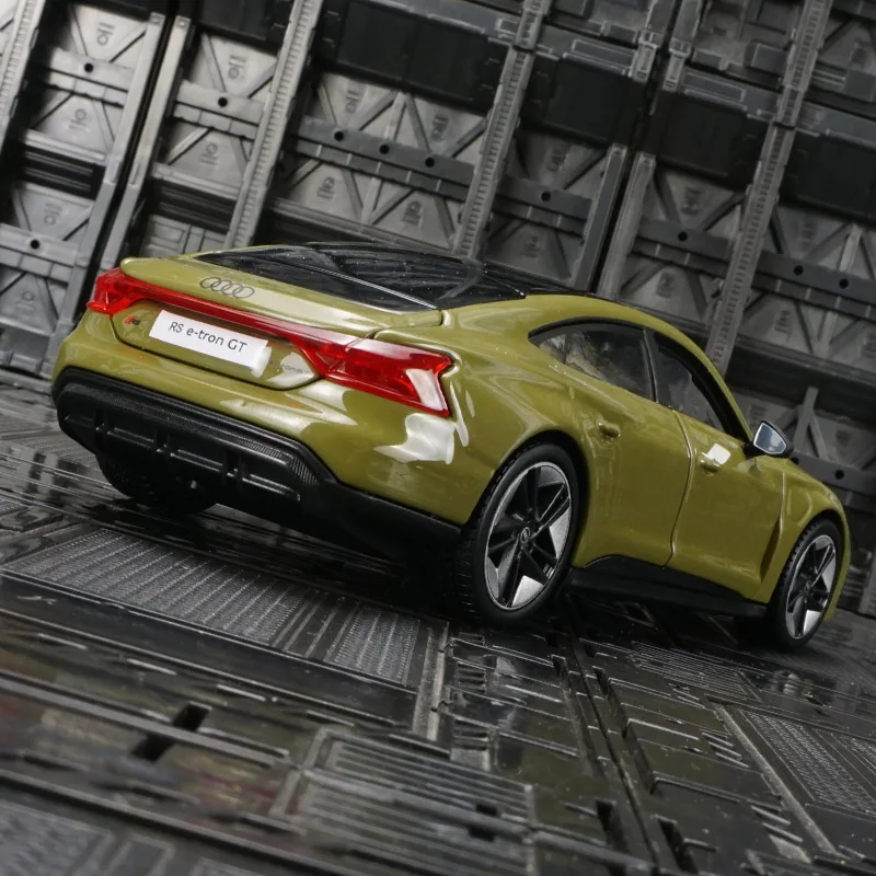 Maisto 1:25 Audi RS e-tron GT 2022, modelo de supercarro em liga metálica, acessórios para carro, portas dos dois lados que podem ser abertas, detalhes ricos.